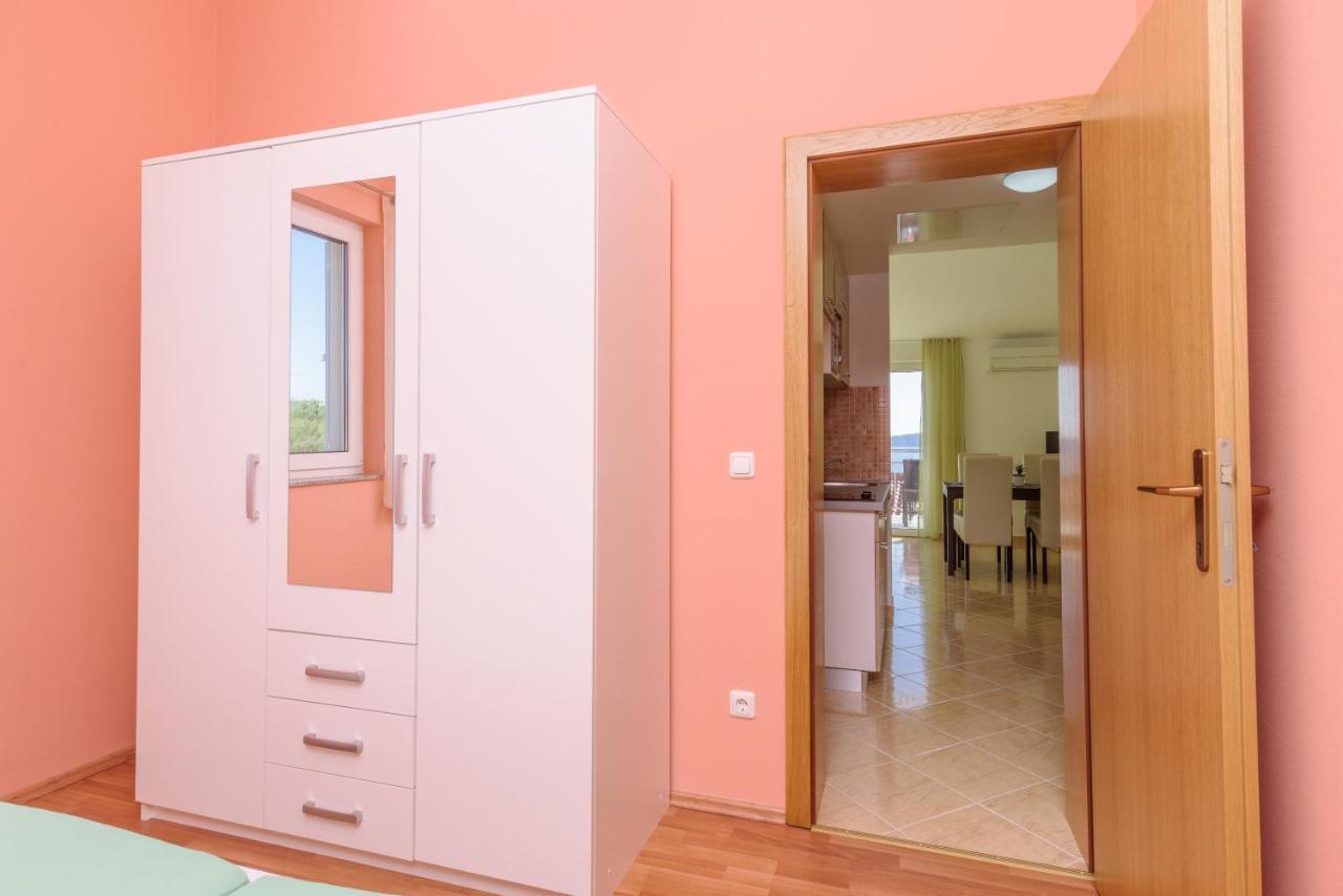 Apartmani Emil Трогір Екстер'єр фото