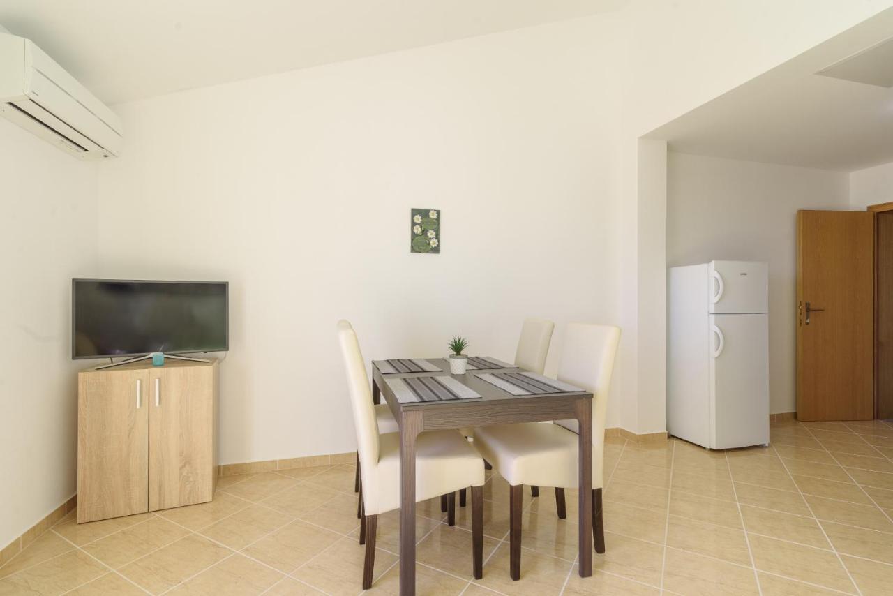 Apartmani Emil Трогір Екстер'єр фото
