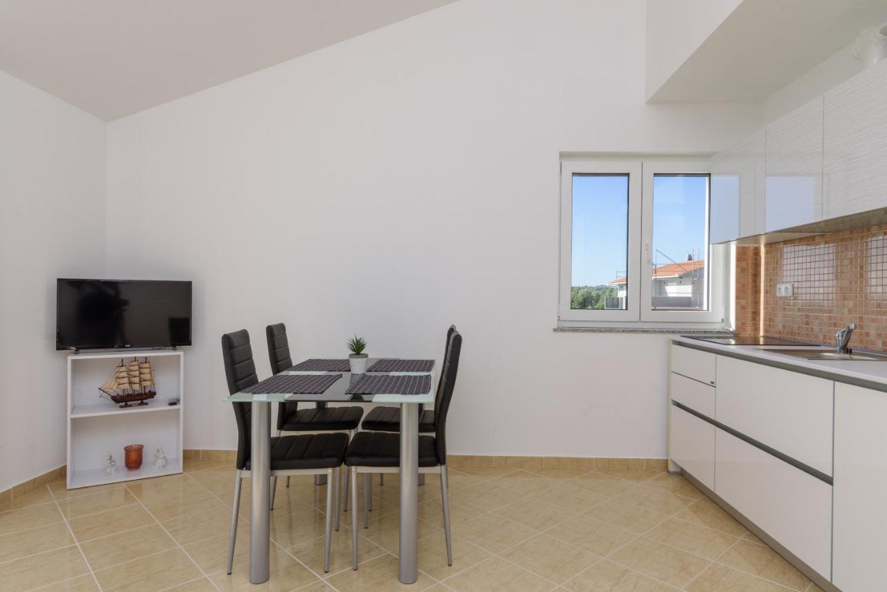 Apartmani Emil Трогір Екстер'єр фото